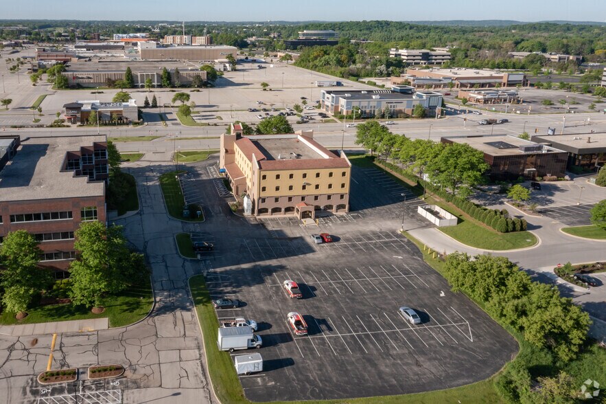 More Photos Of 15850 W Bluemound Rd, Brookfield Loft Creative Space For Lease