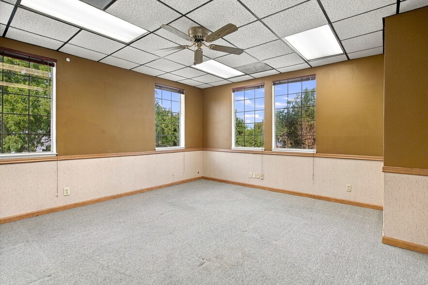 More Photos Of 403 W 11th St, Tracy Office For Sale