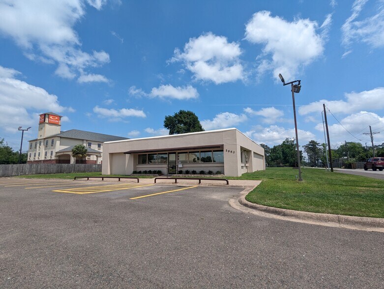 More Photos Of 2660 Sweetgum Ln, Beaumont Office For Sale