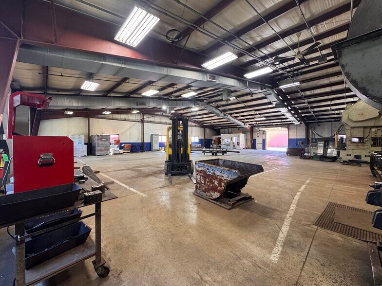 More Photos Of 205 W Main St, Bushnell Industrial For Sale
