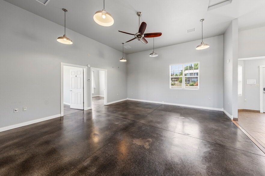 More Photos Of 143 S Main St, Phoenix Office For Sale