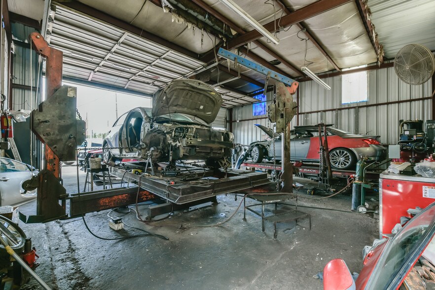 More Photos Of 1106 Wayside Dr, Houston Auto Repair For Sale