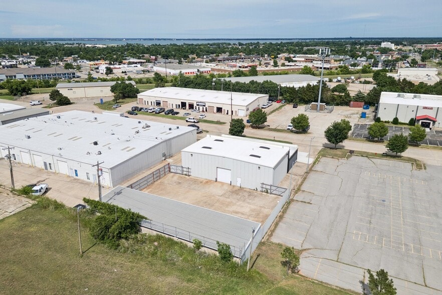 More Photos Of 7925 N Wilshire Ct, Oklahoma City Manufacturing For Sale