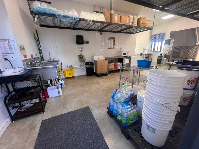 More Photos Of 2609 E 29th St, Bryan Freestanding For Sale