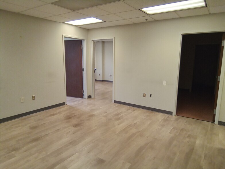 More Photos Of 15 Matthews St, Goshen Office For Sale