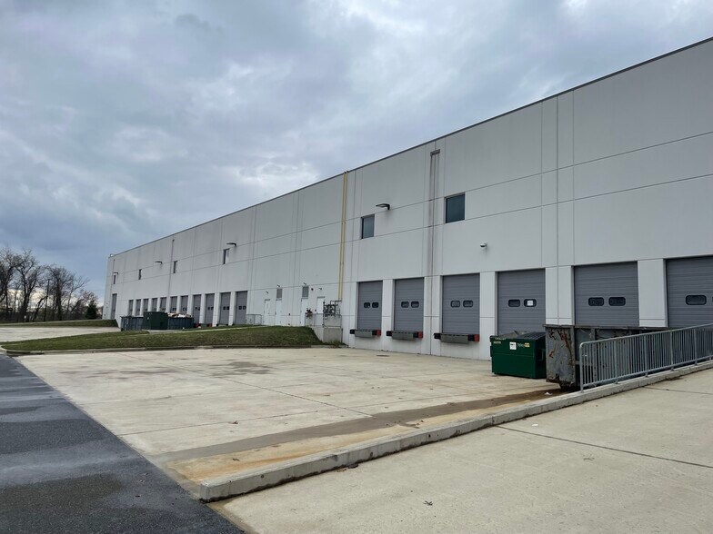 More Photos Of 1250 Stoney Run Rd, Hanover Distribution For Lease