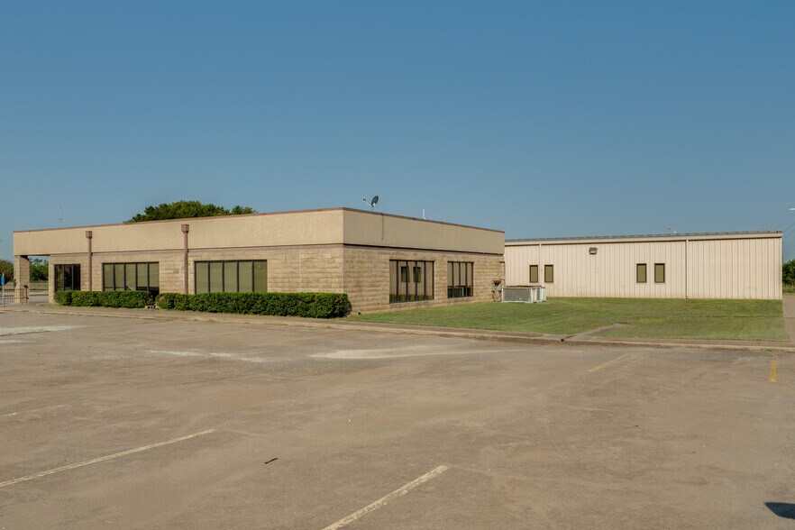 More Photos Of 2716 Commerce St, Wichita Falls Industrial For Sale