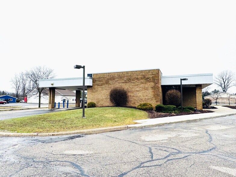 Primary Photo Of 5101 N Grand River Ave, Lansing Bank For Sale