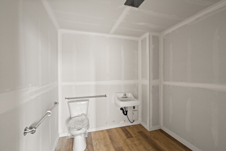 More Photos Of 954 Ort Ln, Merlin Industrial For Lease