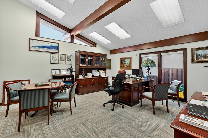 More Photos Of 1029 W Magnolia St, Leesburg Office For Sale