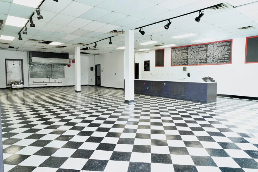 More Photos Of 711-719 E Broad St, Savannah Restaurant For Lease