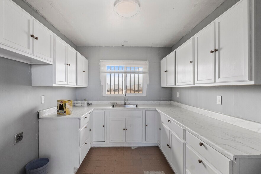 More Photos Of 18142 Navajo Rd, Apple Valley Truck Terminal For Lease