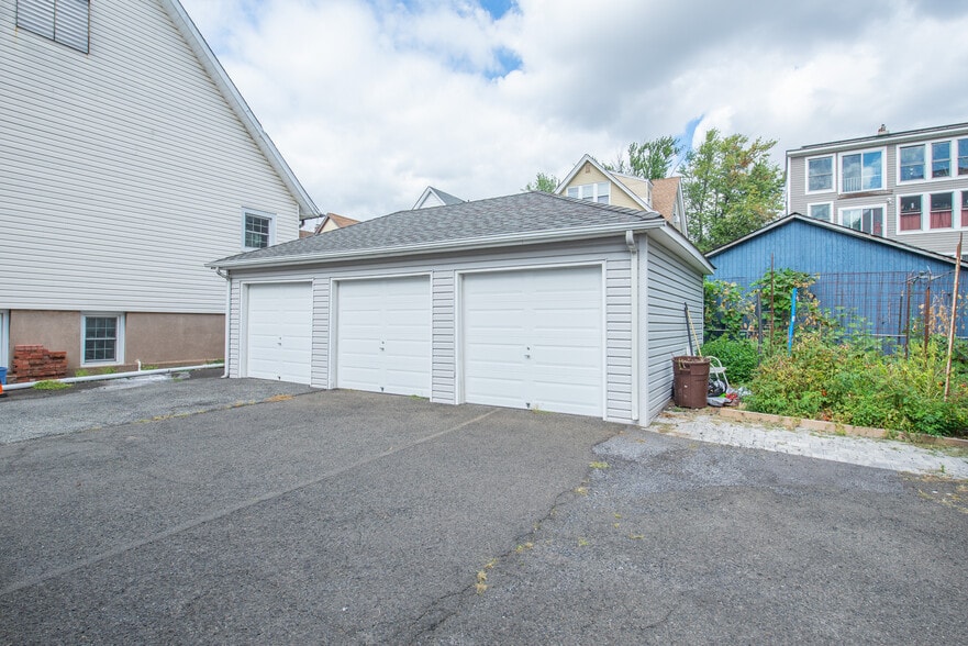 More Photos Of 374 Clifton Ave, Clifton Office For Sale