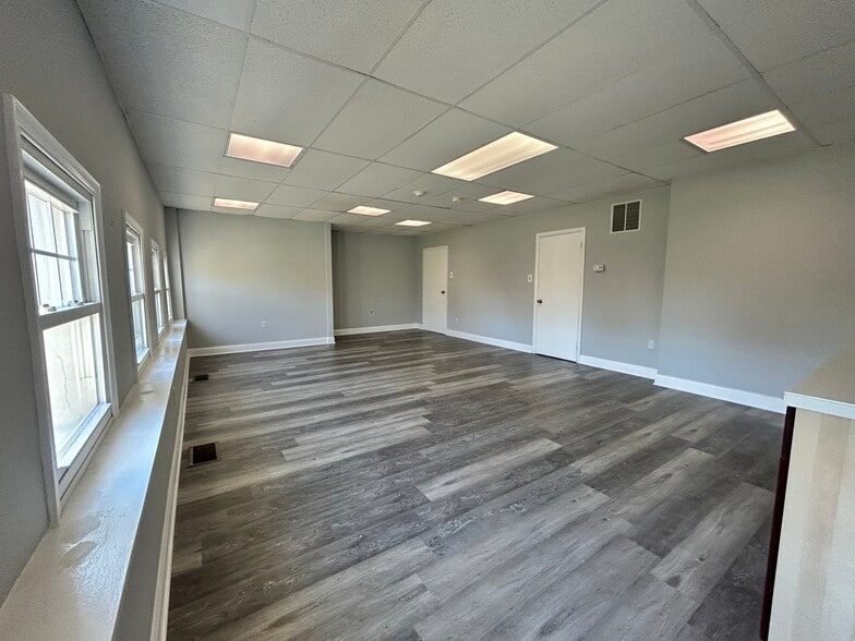 More Photos Of 1101 Ivy Hill Rd, Philadelphia Light Distribution For Lease