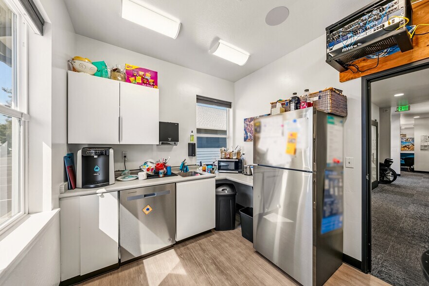 More Photos Of 296 S Pacific Hwy, Talent Medical For Sale