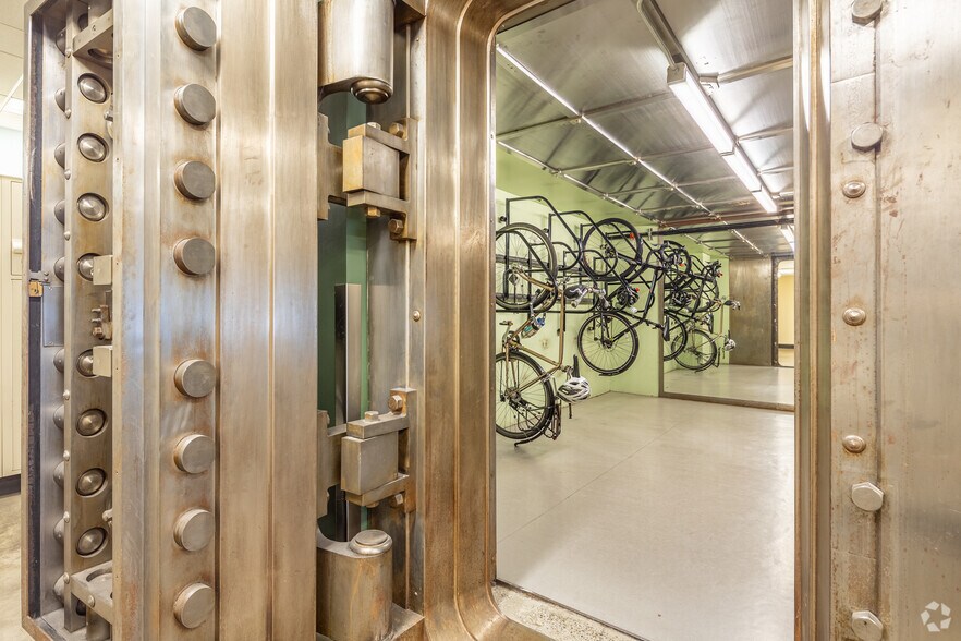 More Photos Of 319 SW Washington St, Portland Office For Sale