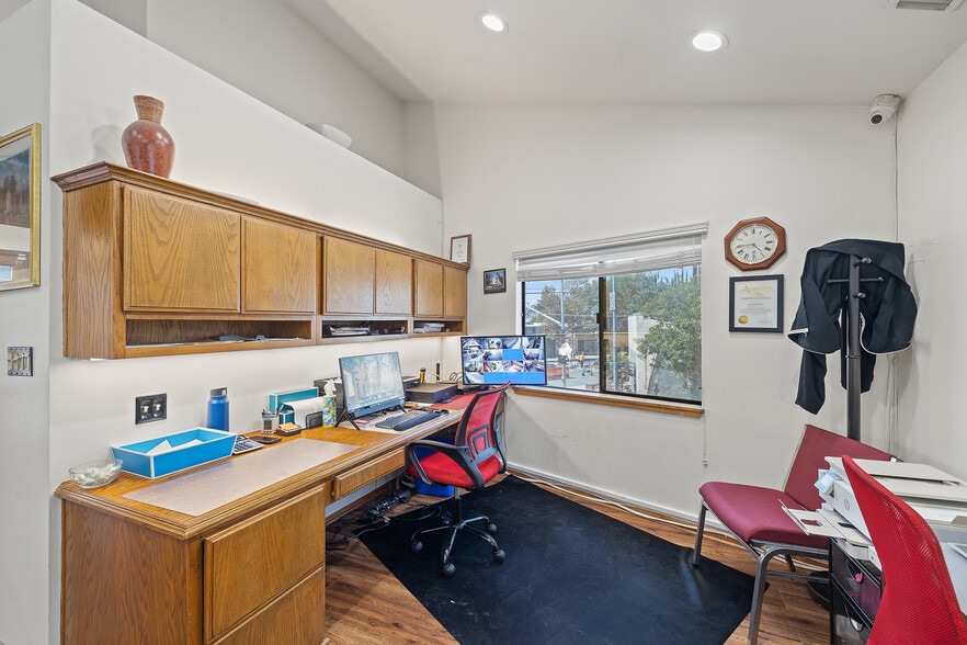More Photos Of 1063 Colorado Blvd, Los Angeles Medical For Sale