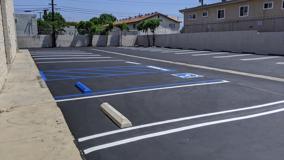 More Photos Of 2514 Naomi St, Burbank Manufacturing For Lease