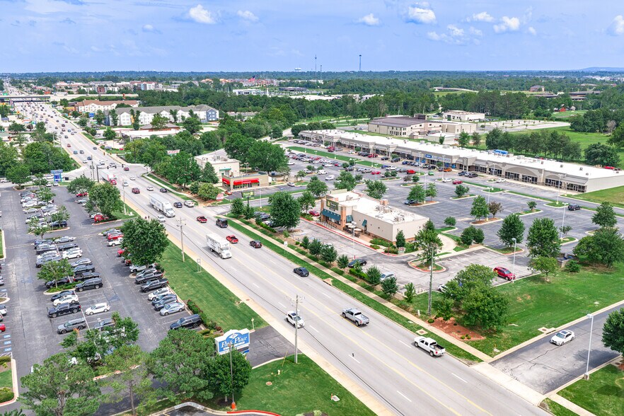 More Photos Of 1400 SE Walton Blvd, Bentonville Unknown For Lease