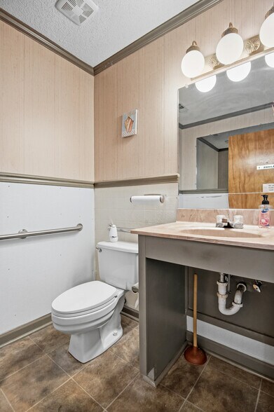 More Photos Of 411 Western Blvd, Jacksonville Medical For Lease