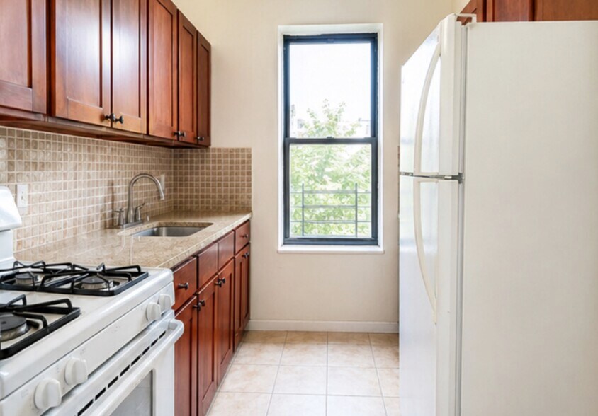 More Photos Of 959 Seneca Ave, Ridgewood Multifamily For Sale