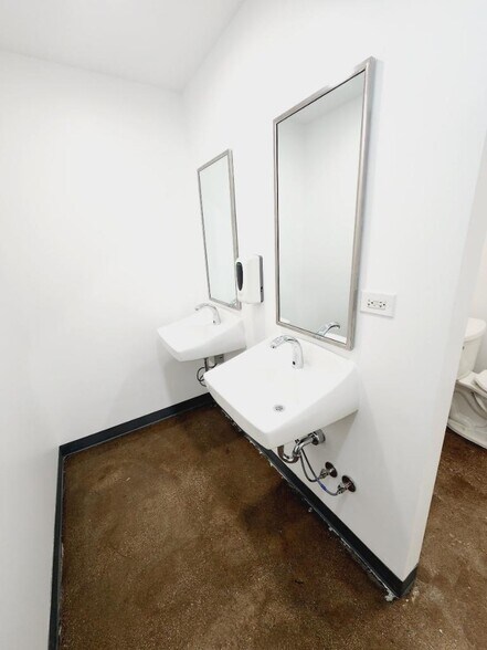 More Photos Of 11608 Copenhagen Ct, Franklin Park Warehouse For Sale