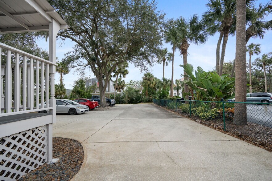 More Photos Of 339 S Ridgewood Ave, Daytona Beach Office Residential For Sale