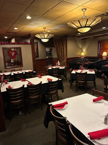 More Photos Of 27W150 Roosevelt Rd, Winfield Restaurant For Sale