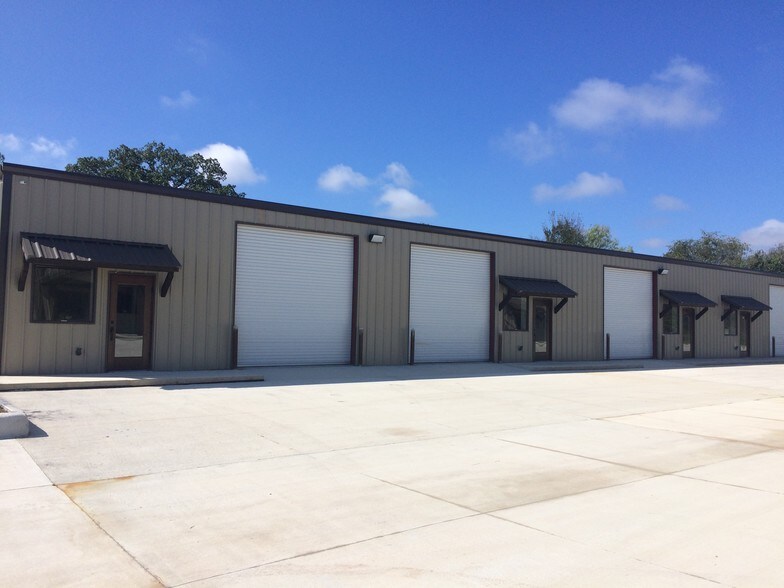More Photos Of 5552 Raymond Stotzer Pky, College Station Warehouse For Lease