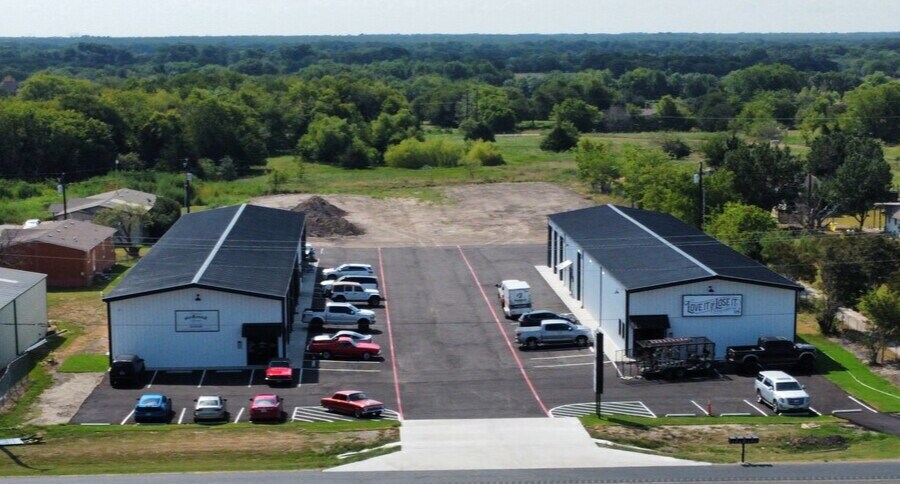 More Photos Of 6475 TX-276 Hwy, Royse City Showroom For Lease