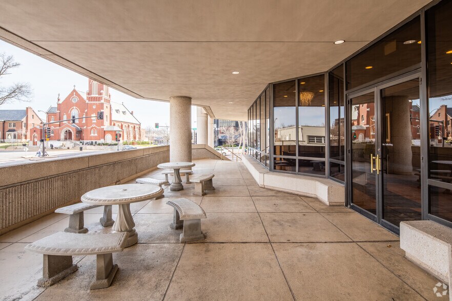 More Photos Of 8000 Maryland Ave, Saint Louis Office For Sale
