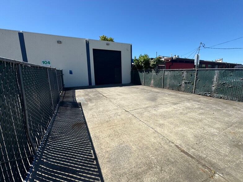 More Photos Of 104 Maxwell Ct, Santa Rosa Warehouse For Lease