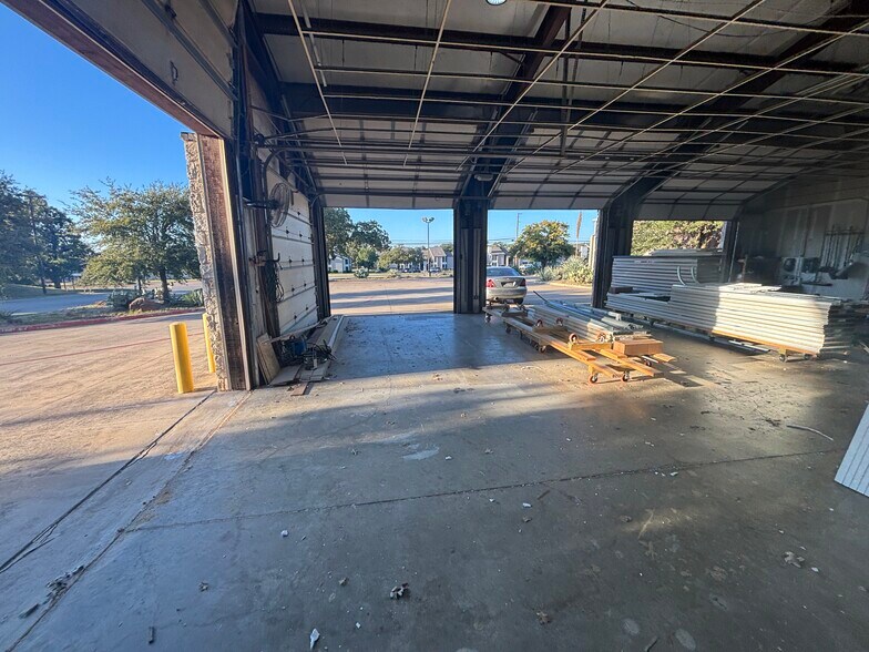 More Photos Of 3625 Valley Vista Dr, Fort Worth Warehouse For Sale