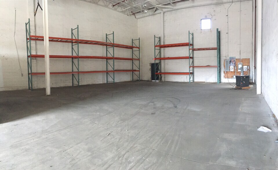 More Photos Of 15 Willet St, Belleville Distribution For Lease
