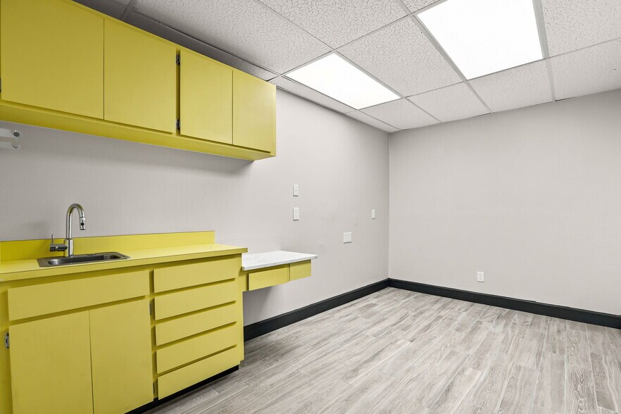 More Photos Of 901 N Grove St, Eustis Medical For Sale
