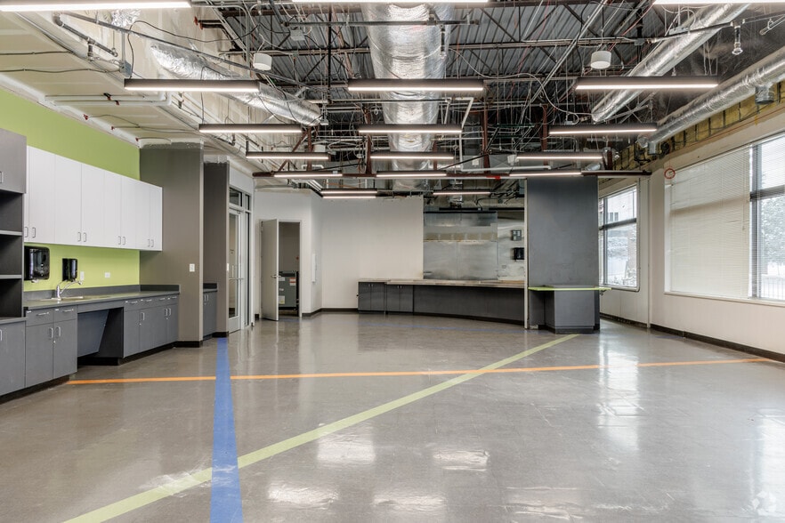 More Photos Of 7475 S Joliet St, Englewood Flex For Lease