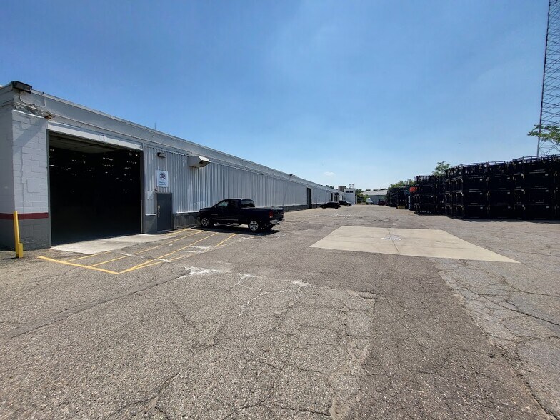 More Photos Of 60 Baldwin Ave, Pontiac Warehouse For Lease