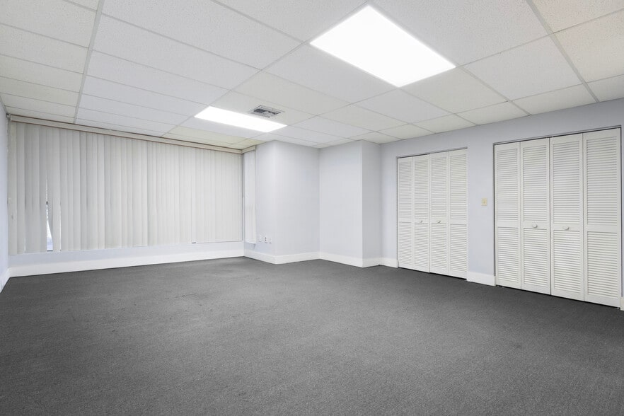 More Photos Of 1740-1742 NW 93rd Ave, Miami Warehouse For Lease