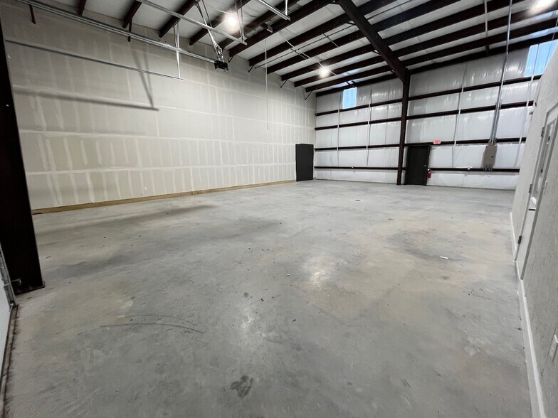 More Photos Of 1922 Choate Pky, Celina Warehouse For Lease