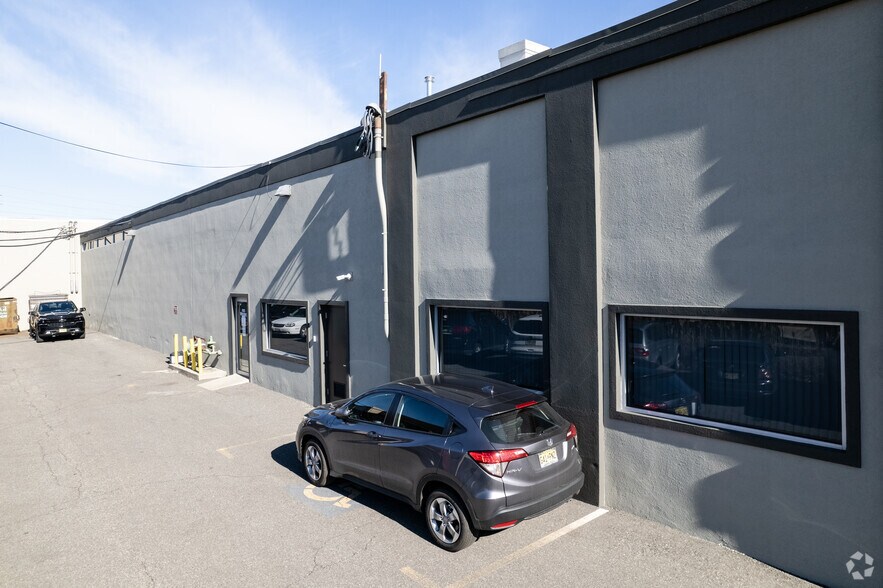 More Photos Of 1000 Brighton St, Union Township Manufacturing For Lease