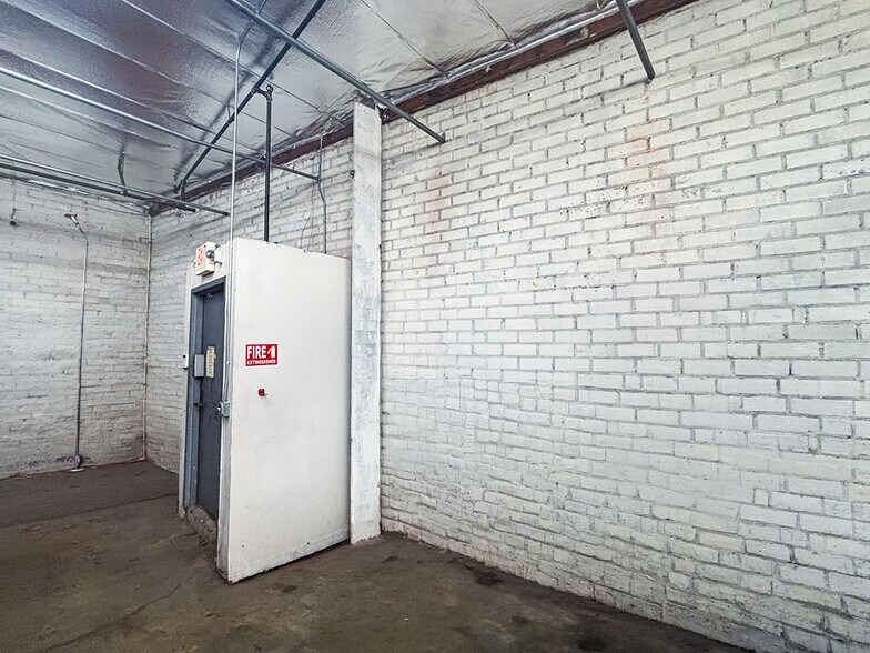 More Photos Of 1671 E 23rd St, Los Angeles Warehouse For Sale