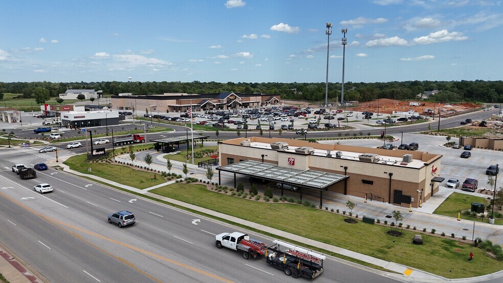 More Photos Of 5200 S Aspen Ave, Broken Arrow Storefront For Lease