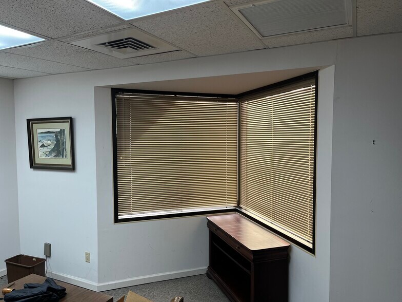 More Photos Of 2601 University Blvd W, Jacksonville Medical For Sale