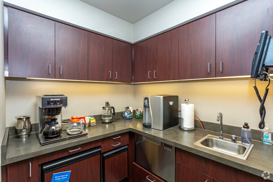 More Photos Of 7225 N 1st St, Fresno Office For Lease