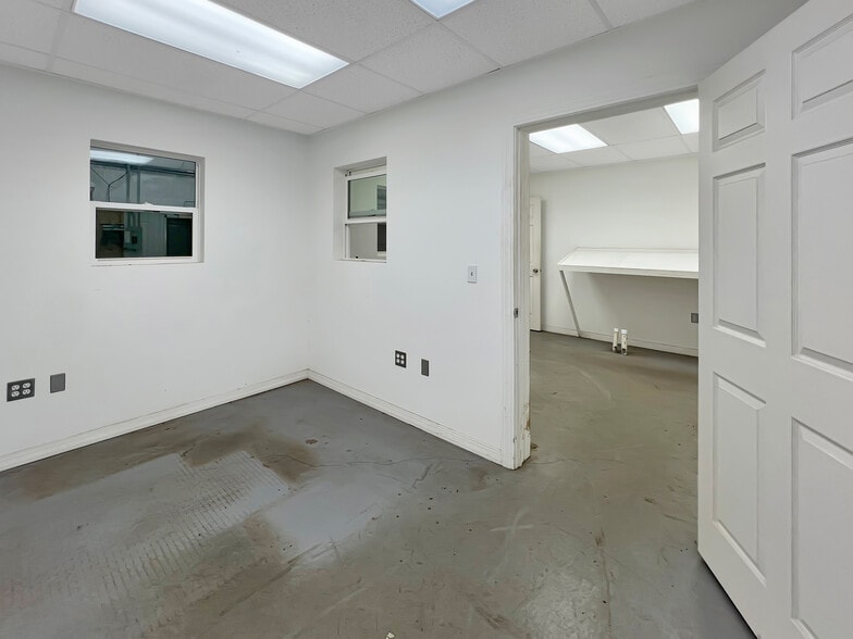 More Photos Of 614 Choctaw st, Alva Flex For Sale