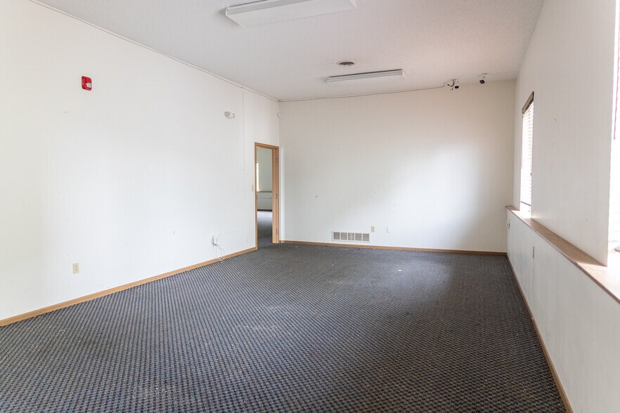 More Photos Of 493 Bev Rd, Youngstown Warehouse For Sale