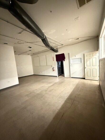 More Photos Of 2013 Ridgecrest Dr, Albuquerque Storefront Retail Office For Sale