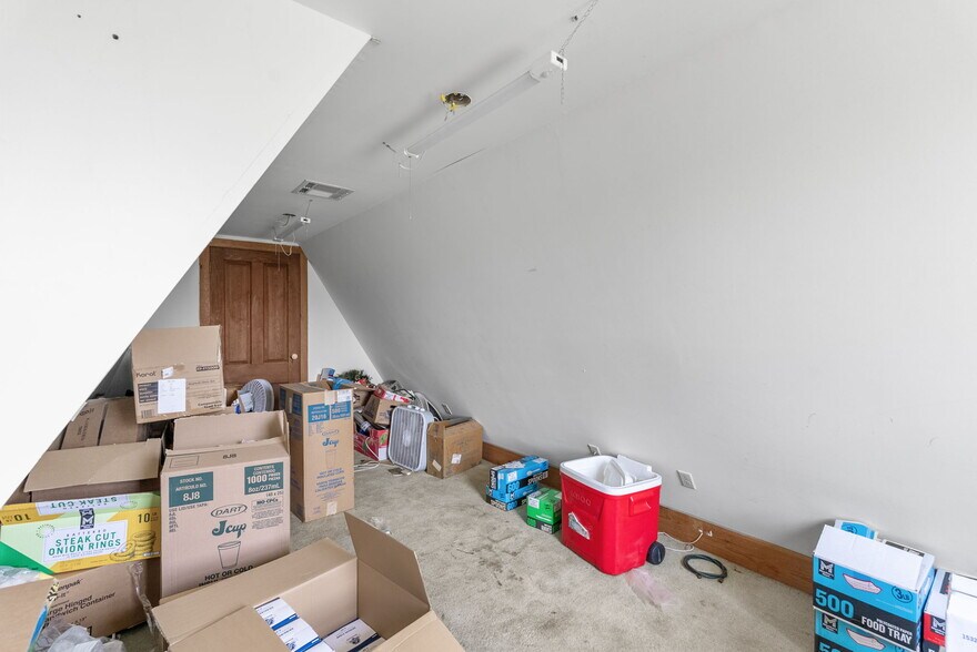 More Photos Of 1499 N Meridian Rd, Peck Restaurant For Sale