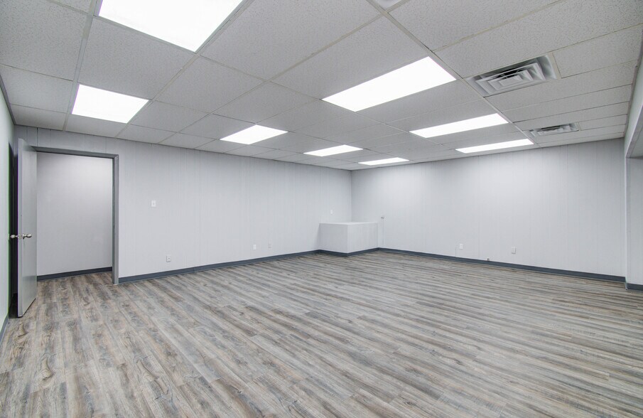 More Photos Of 8730 Ley Rd, Houston Warehouse For Lease