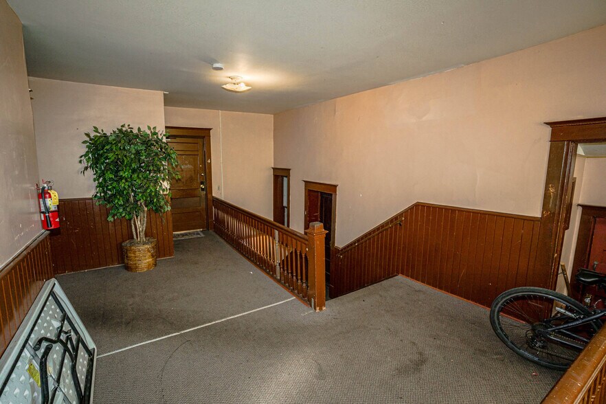 More Photos Of 365 Earl St, Saint Paul Storefront Retail Residential For Sale